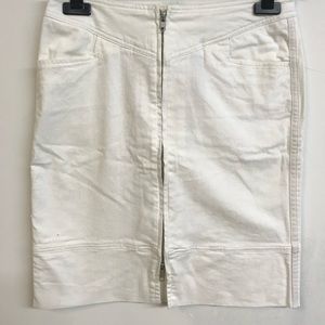 White straight zipped skirt